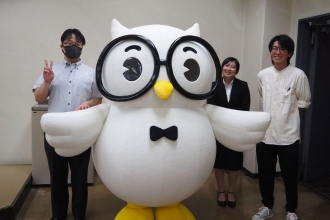 写真：前橋先生＋院生